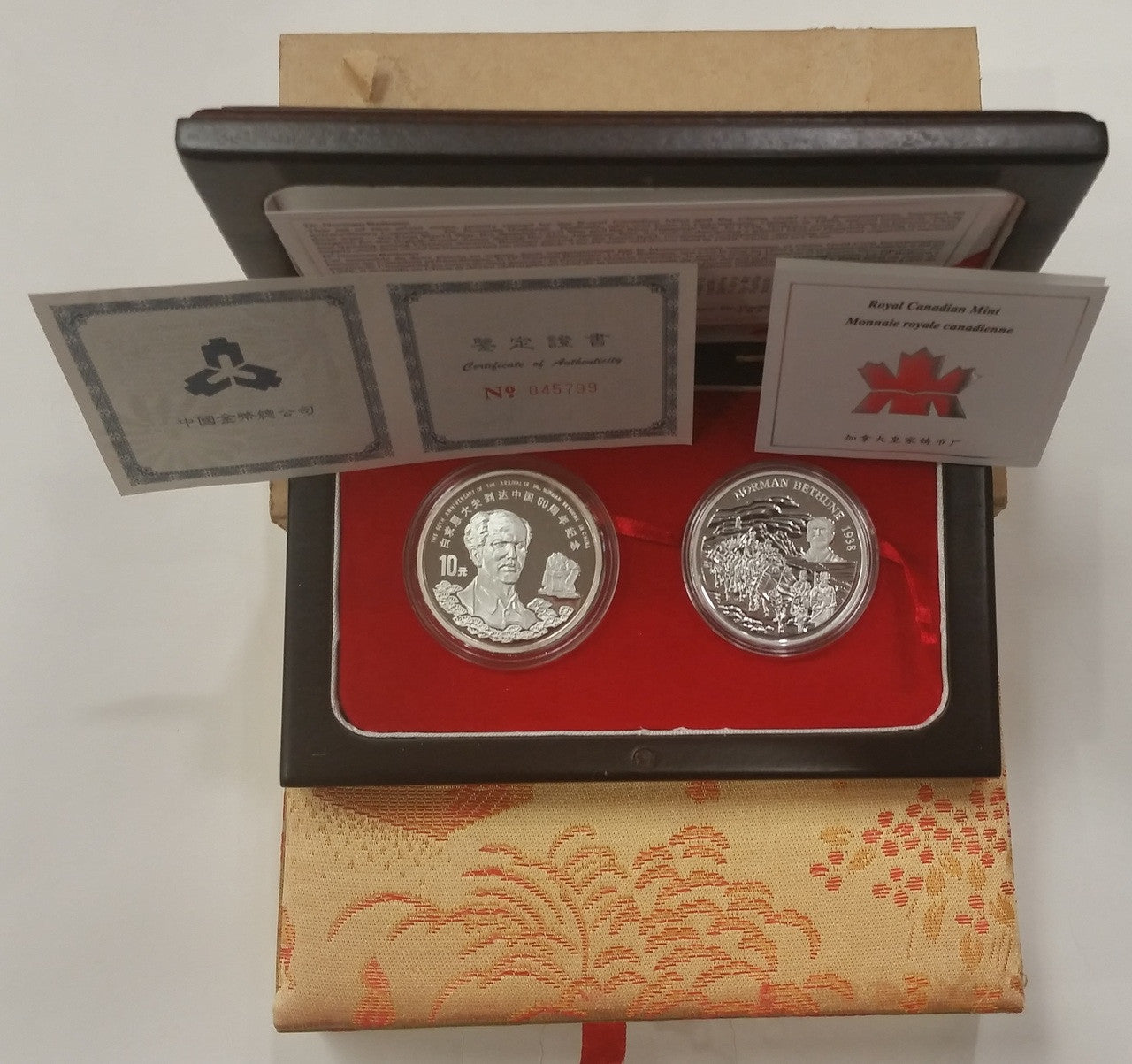 1998 1oz $5 NORMAN BETHUNE 60TH ANNIVERSARY OF HIS ARRIVAL IN CHINA (TONED, OUTER BOX STAINS)