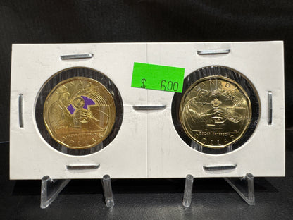 2022 CELEBRATING OSCAR PETERSON IN CARDBOARD 2X2 COLOURED/UNCOLOURED LOONIE (2 PACK)