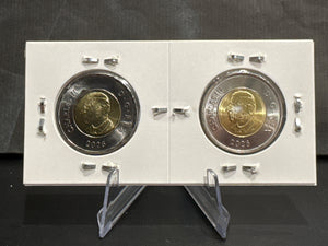 2026 50TH ANNIVERSARY OF THE CN TOWER CARDBOARD 2X2 COLOUR/NO COLOUR TOONIE (GLOW IN THE DARK) (2 PACK)