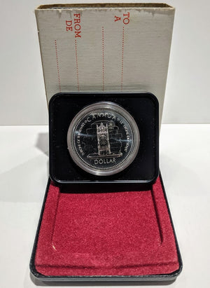 1977 SPECIMEN COMMEMORATIVE SILVER DOLLAR - 25TH ANNIVERSARY OF QUEENS ACCESSION