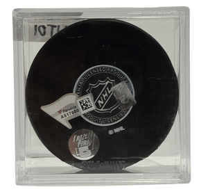 TORONTO MAPLE LEAFS - JOHN TAVARES AUTO PUCK