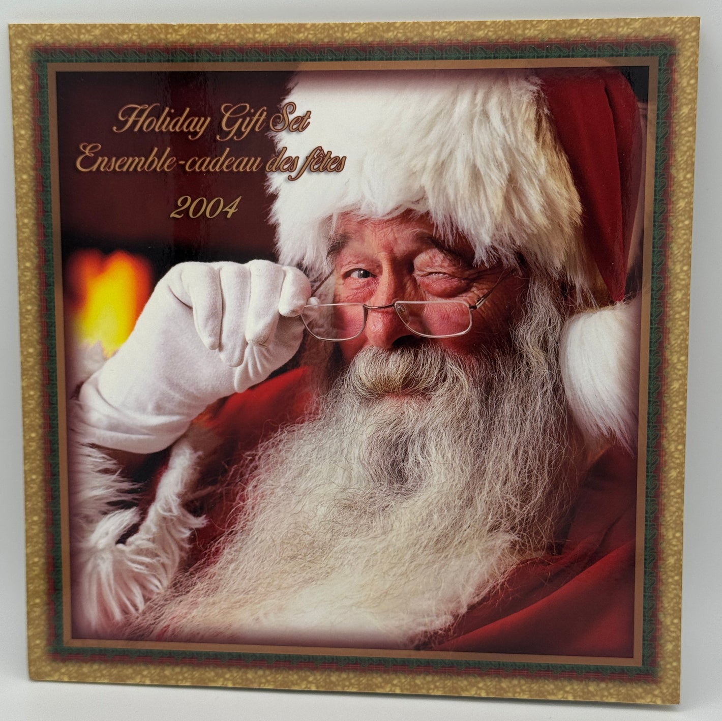 [AUCTION ONLY] 2004 HOLIDAY GIFT SET - COLOURIZED SANTA CLAUS QUARTER - FIRST IN SERIES