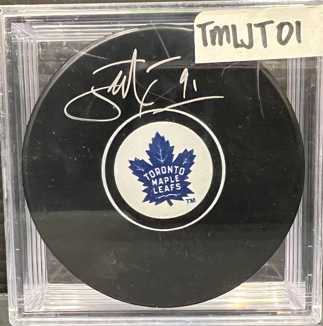 TORONTO MAPLE LEAFS - JOHN TAVARES AUTO PUCK