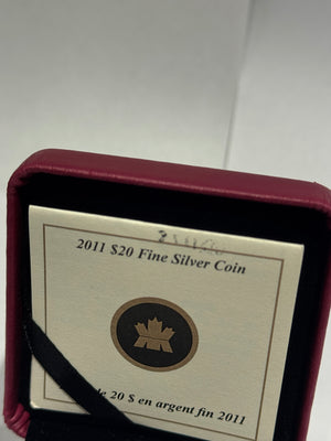 [AUCTION ONLY] 2011 $20 H.R.H. PRINCE WILLIAM AND CATHERINE MIDDLETON FINE SILVER COIN