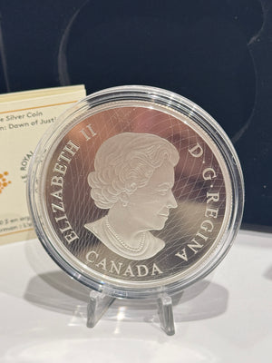 [AUCTION ONLY] 2016 $30 FINE SILVER COIN – BATMAN V SUPERMAN: DAWN OF JUSTICE